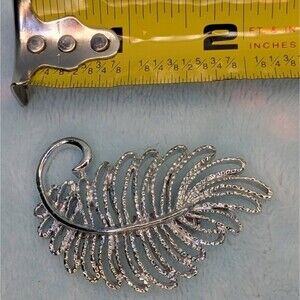 Vintage GERRY'S Silver Tone FEATHER Brooch Leaf PIN Signed Textured Retro RARE